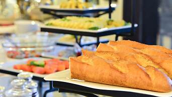 Almond Hotel Sothearos