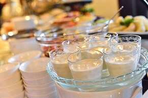 Almond Hotel Sothearos