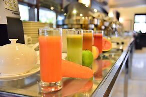 Almond Hotel Sothearos