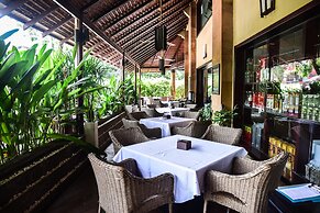 Almond Hotel Sothearos