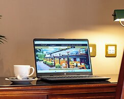 The Court Yard Hotel