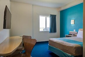 Motel 6 Grande Prairie, AB