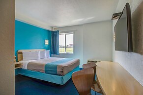 Motel 6 Grande Prairie, AB