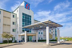 Motel 6 Grande Prairie, AB