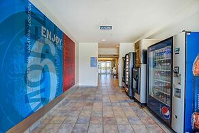 Motel 6 Grande Prairie, AB