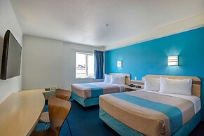 Motel 6 Grande Prairie, AB