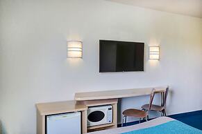 Motel 6 Grande Prairie, AB