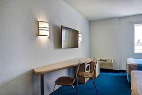 Motel 6 Grande Prairie, AB