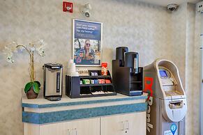 Motel 6 Grande Prairie, AB