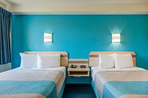 Motel 6 Grande Prairie, AB