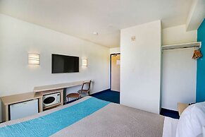 Motel 6 Grande Prairie, AB