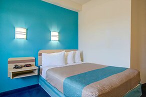 Motel 6 Grande Prairie, AB