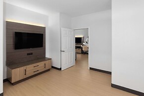 La Quinta Inn & Suites by Wyndham San Antonio Northwest