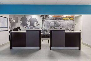 La Quinta Inn & Suites by Wyndham Angleton