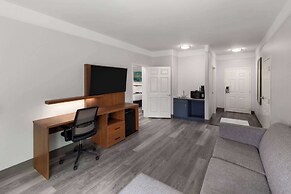La Quinta Inn & Suites by Wyndham Angleton