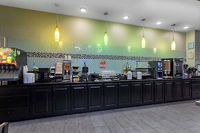 La Quinta Inn & Suites by Wyndham Huntsville Airport Madison