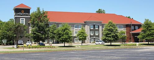 La Quinta Inn & Suites by Wyndham Huntsville Airport Madison