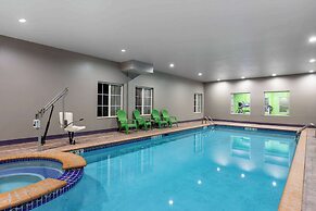 La Quinta Inn & Suites by Wyndham Huntsville Airport Madison
