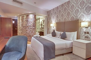 Leola Hotel lkeja