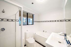 Oaks Sydney Castlereagh Suites