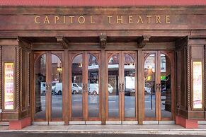 Oaks Sydney Castlereagh Suites