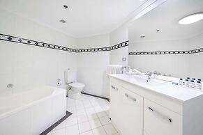 Oaks Sydney Castlereagh Suites