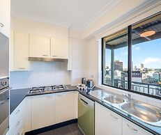Oaks Sydney Castlereagh Suites