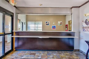 OYO Townhouse Beaumont Medical Center Area