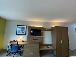 Holiday Inn Express & Suites Somerset Central by IHG