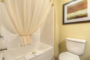 Cobblestone Inn & Suites - Brillion