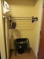 Cobblestone Inn & Suites - Brillion