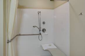 Cobblestone Inn & Suites - Brillion