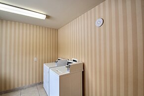 Cobblestone Inn & Suites - Brillion