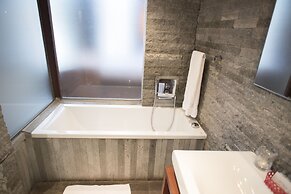 Le Louvre Hôtel & Spa