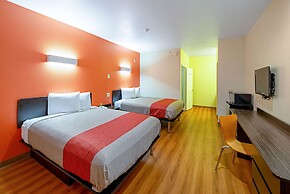 Motel 6 Rhome, TX