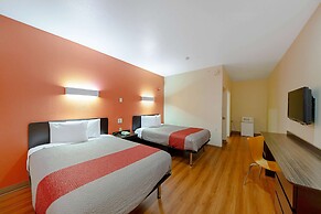 Motel 6 Rhome, TX