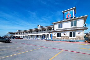 Motel 6 Rhome, TX