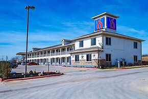 Motel 6 Rhome, TX