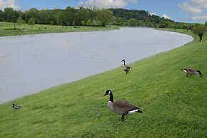 Econo Lodge Sevierville-Pigeon Forge on the River