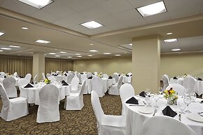 Acclaim Hotel By CLIQUE