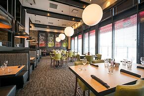 Acclaim Hotel By CLIQUE