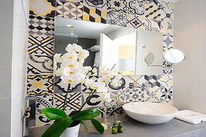 Atrium Ambiance Hotel