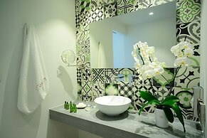 Atrium Ambiance Hotel