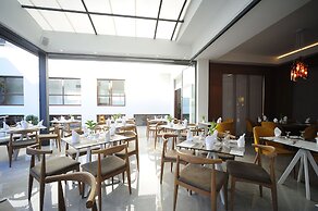 Atrium Ambiance Hotel