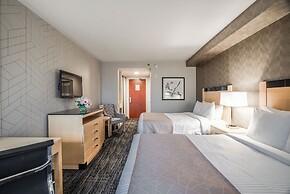 Monte Carlo Inn Barrie Suites