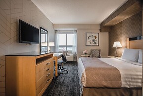 Monte Carlo Inn Barrie Suites