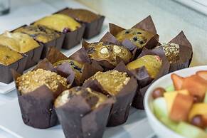 Monte Carlo Inn Barrie Suites