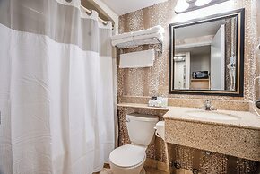 Monte Carlo Inn Barrie Suites