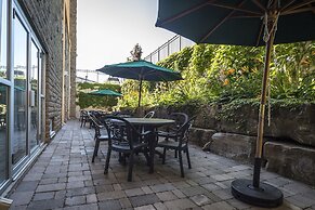 Monte Carlo Inn Barrie Suites