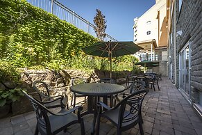 Monte Carlo Inn Barrie Suites